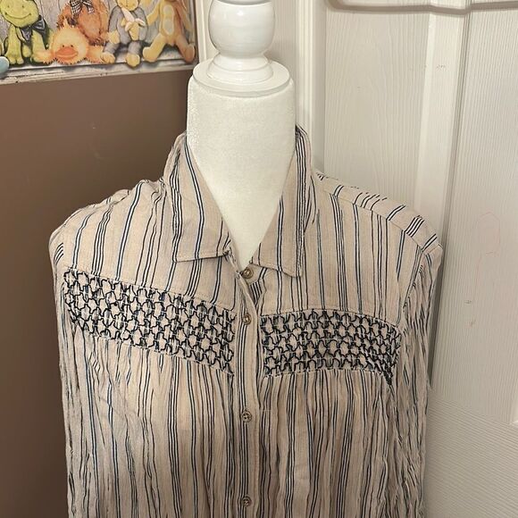 Striped Button-Up Women's Top - Picture 2 of 7